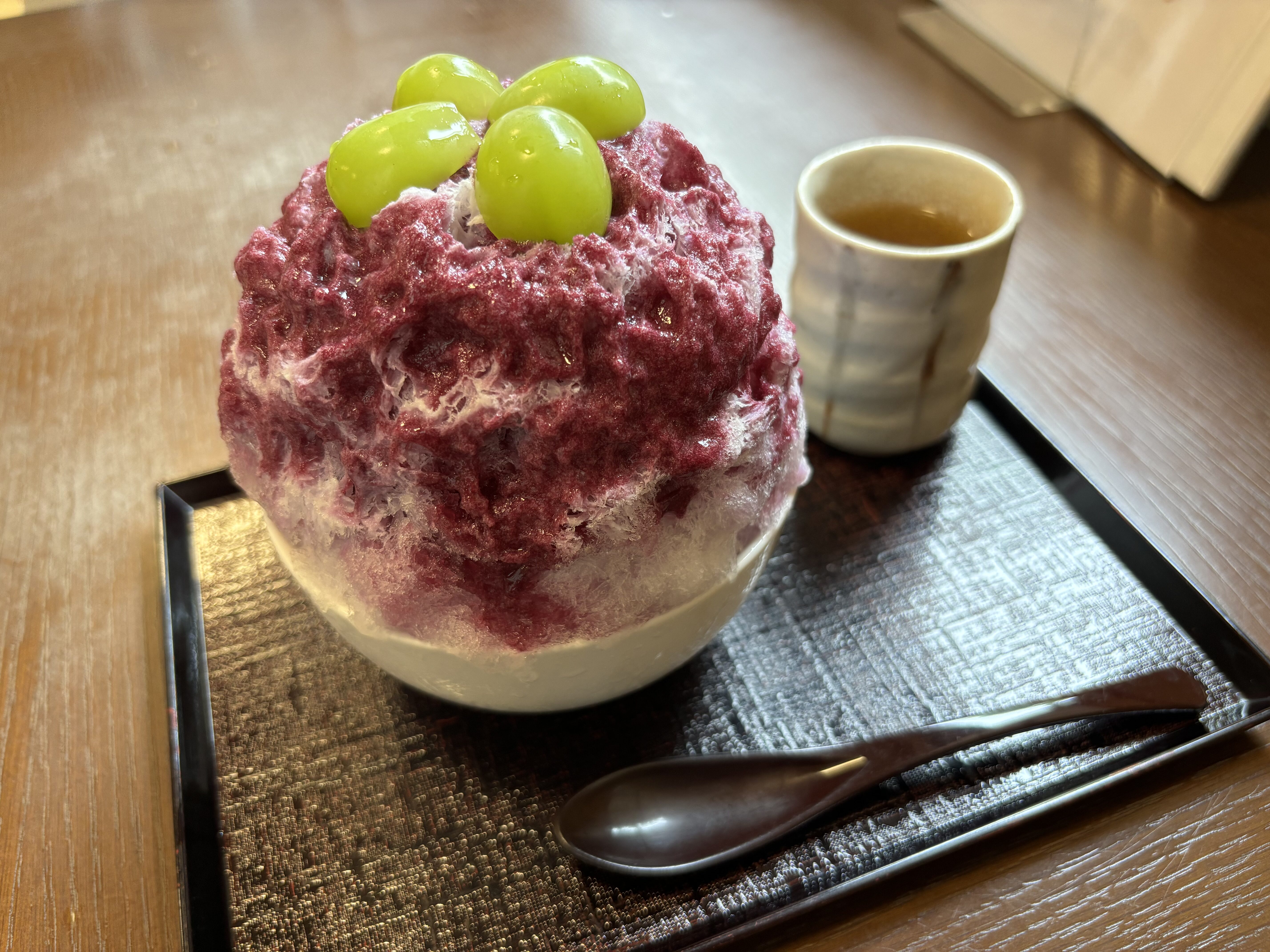春日庵のかき氷 巨峰みるく