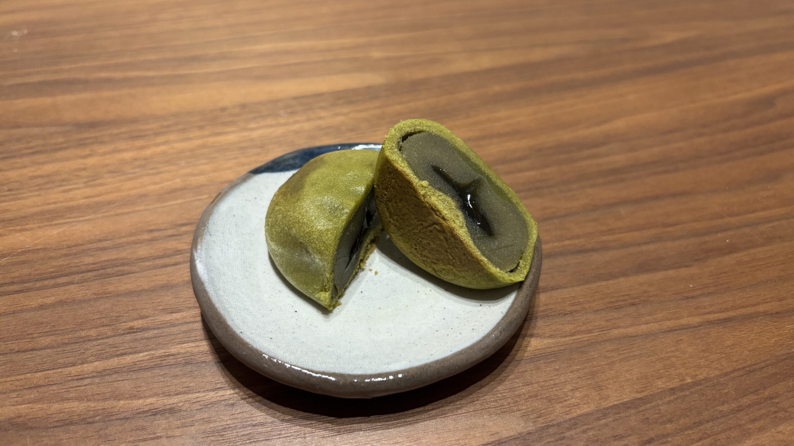茶のしずく（蜜入りミルク饅頭）の断面